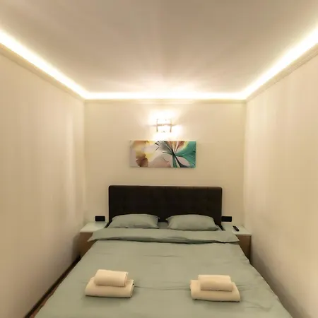 Weiss Apartment *
